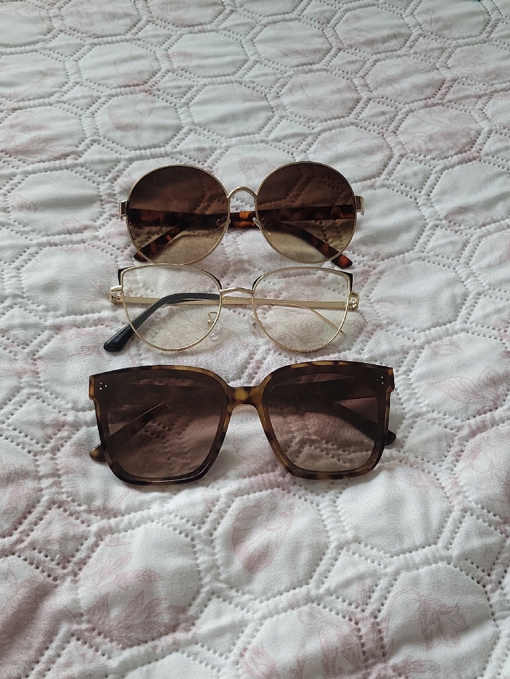 Women's Brown Tortoiseshell Sunglasses - Fashionable Designer Style